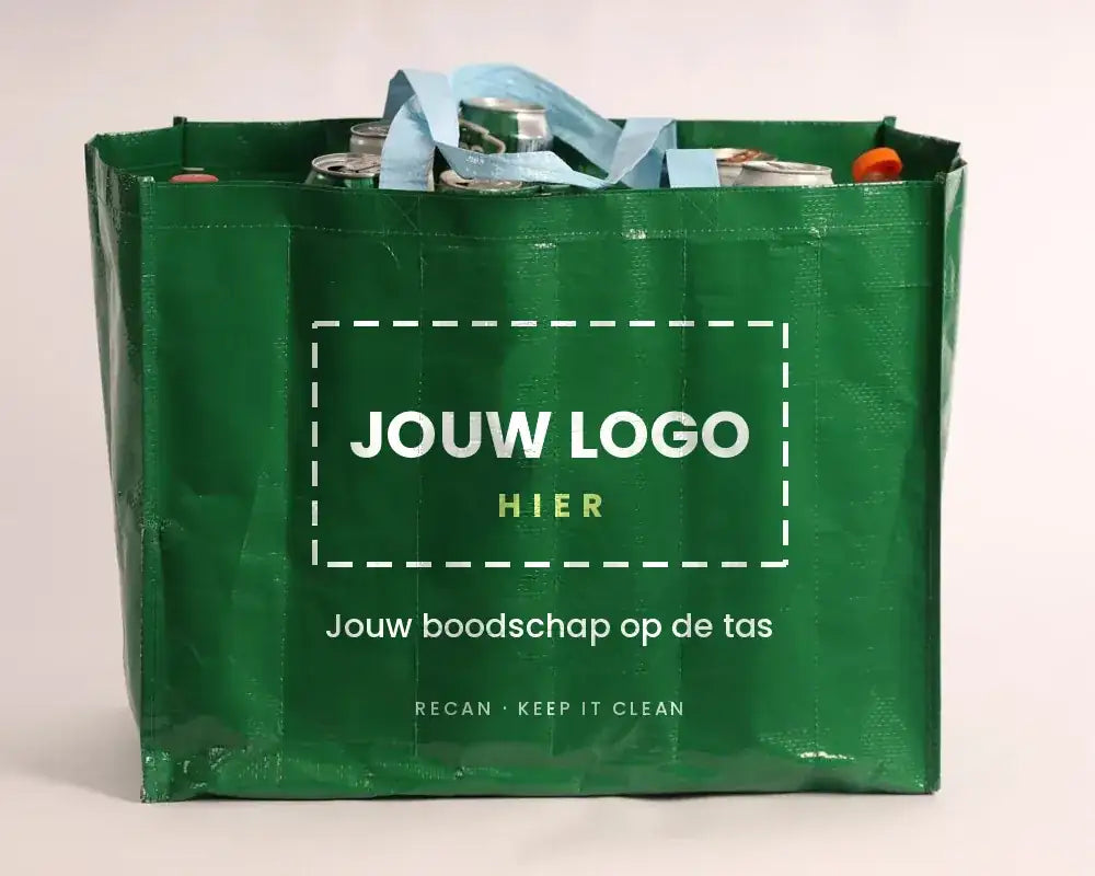 De groene Recan-statiegeldtas met op de voorkant een vak voor jouw logo en jouw boodschap